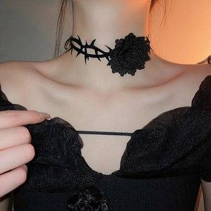 Gothic black velvet choker with thorn design and 3D rose flower for winter fashion