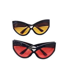 Oversize vintage cat eye sunglasses set with heart hollow bridge and colorful lenses