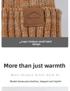 Macrodetail van geribbelde gebreide muts met leren patch en warm bergsport-logo