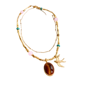 Collier vintage à plusieurs rangs dorés avec pendentif hirondelle et perles roses