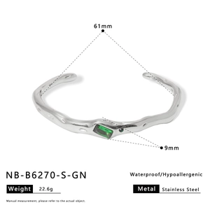 Detail view of wavy stainless steel bangle with green gemstone and dimensions 61mm
