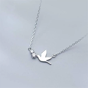 Collana in argento sterling S925 con pendente a colomba e pietre di zircone bianco