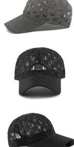 Dettaglio dei cappellini da baseball in maglia traforata traspirante grigio scuro e nero
