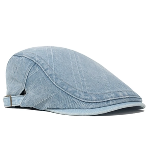 Berretto piatto classico in denim lavato azzurro con fibbia regolabile in bronzo