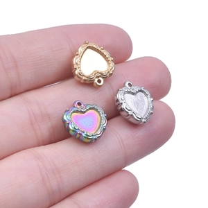 Trois supports de pendentif en forme de cœur en acier inoxydable or, argent et arc-en-ciel