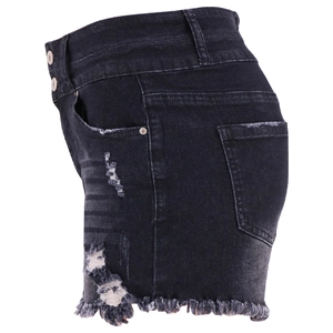 Détail du short en jean taille haute avec ourlet effiloché et poche arrière noir lavé
