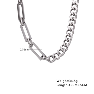 Dettaglio della collana a catena cubana argento e maglie rettangolari con misure