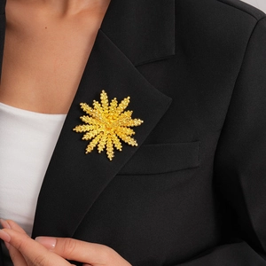 Golden Wheat Ear Flower Brooch For Women Alloy Textured Snowflake Shape Elegant Vintage Jewelry Accessory