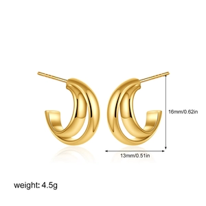 Detail view of 18k gold C-shape earrings with precise size 16mm and weight 4.5g measurements