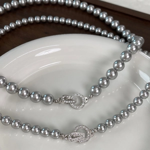 French style grey pearl necklace with a silver pavé zircon interlocking buckle
