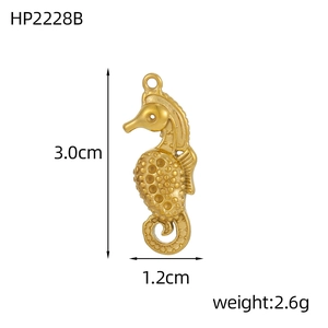Ciondolo ippocampo dorato dimensioni 3,0cm per 1,2cm con dettagli di peso e misura