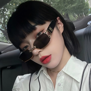 Retro Small Frame Sunglasses Fashion Y2K Rectangular Eyewear With Metal B Logo Accents For Men And Women