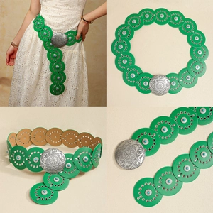 Détail de la boucle vintage argentée et des incrustations de turquoise sur une ceinture