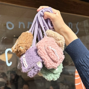 Mini custodia per auricolari in peluche in cinque colori con lacci intrecciati abbinati