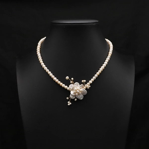 Baroque Natural Freshwater Pearl Necklace With Floral Petal Pendant 18K Gold Plated Vintage Jewelry Choker