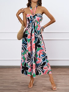 Détail de robe d'été à imprimé floral tropical avec licou et finitions en dentelle