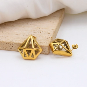 Boucles d'oreilles géométriques minimalistes en acier titane avec placage en or 18 carats