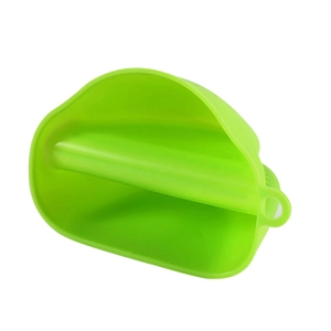 Green heat-resistant silicone oven mitts for kitchen handling with hanging hole