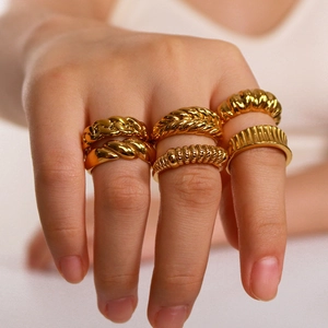 Vintage 18K gold plated stainless steel twisted rings set for women on model's hand