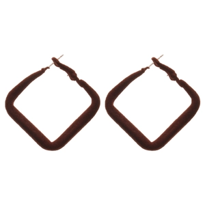 Boucles d'oreilles losanges floquées marron avec tiges en argent pour mode d'hiver