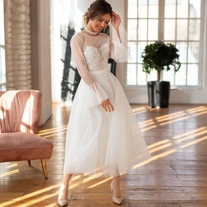 Robe De Mariée En Dentelle Et Tulle Ivoire Manches Longues Évasées Dos En V Bouton Künstliche Perle Applique Florale Midi Robe Formelle
