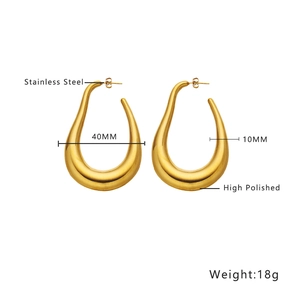 Detailed macro view of 40mm golden C-shaped hoop earrings with dimensions and polished finish