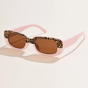 Occhiali da sole rettangolari retrò con montatura rosa e accenti leopardati per donne