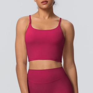 Détails de l'ensemble de yoga rouge baie avec bretelles fines et legging taille haute