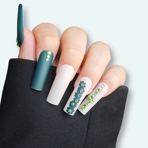 Long Coffin Press On Nails Matte Dark Green Nude Pink With Rhinestones And Floral Design Elegant Fake Nails For Women