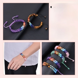 Bracciale a doppio strato con pietre naturali 7 chakra, perle 6mm e cordino intrecciato
