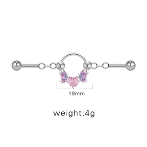 Industrial Barbell Detail mit rosa Herz-Kristall und lila Schmetterlingsflügeln