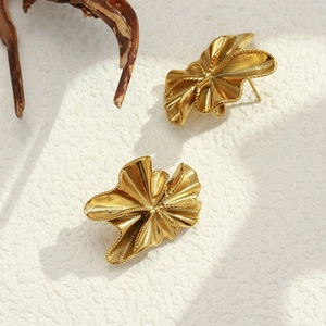 Retro 18K gold plated stainless steel floral earrings with vintage pleated texture