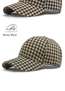 Detail der dunkelblauen Houndstooth-Baseballkappe mit dickem Tweed-Stoff und gebogenem Rand