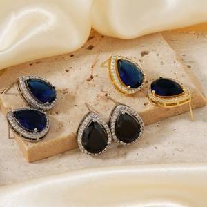 Boucles d'oreilles goutte d'eau avec zircons sertis en bleu et noir, style élégant
