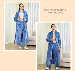 Pyjama long en polaire de coton bleu marine épais avec passepoil blanc pour couples