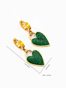 Grüne Herzohrringe in Goldfassung mit Maßen 4,3 cm x 1,6 cm und Gewicht von 7,2 g