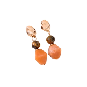 Irregular gold studs with tiger eye beads and peach resin pendants for women