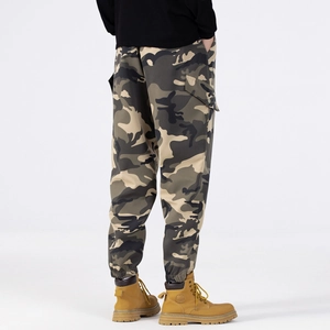 Men's camouflage cargo joggers with side pockets and elastic cuffs for streetwear style