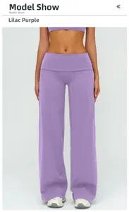 Détail d'un pantalon de yoga lilas à taille haute avec une ceinture rabattable élégante