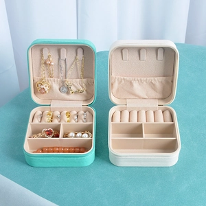 Portable PU leather jewelry organizer with zipper, travel case for rings and necklaces
