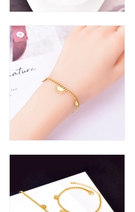 Detailaufnahme des goldenen Sonnen-Armbands mit einem verstellbaren Karabinerverschluss