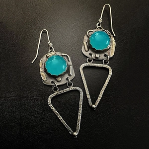 Pendientes bohemios vintage con cabujón turquesa y colgante triangular de estilo retro