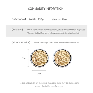 Detailed infographic of round alloy earrings showing 2cm size and 13.7g weight specifications