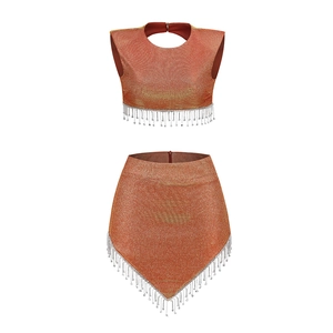 Completo donna crop top e minigonna arancione glitterato con frange di strass argento
