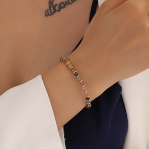 Bracciale intrecciato a mano con pietre naturali con perline colorate e tocchi dorati