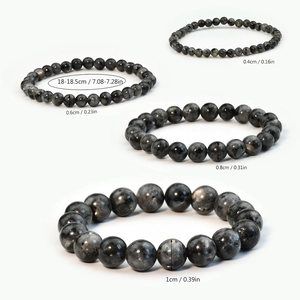 Detailansicht von 4 mm bis 10 mm Labradorit-Armbändern mit natürlicher Textur und Größen