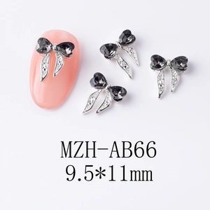 Vue détaillée de bijoux d'ongles en forme de nœud argenté avec zircon noir 9,5x11mm