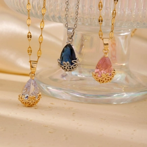 Collier Pendentif Goutte D'eau Élégant Cuivre Serti Zircon Motif Fleur Creuse Bijoux De Mode Pour Femmes