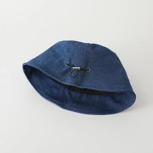 Chapeau bob en denim bleu foncé pour enfants avec cordon élastique réglable