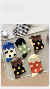 Polka dot cotton socks with 200% stretch and 99% elasticity for ultimate comfort